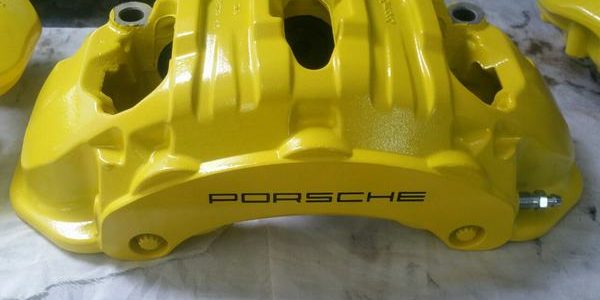 Полимерная (порошковая) покраска суппортов Ремонт тормозов porshe-600x300